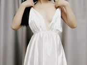 美女裸舞秀邊跳邊脫這身材太極品了